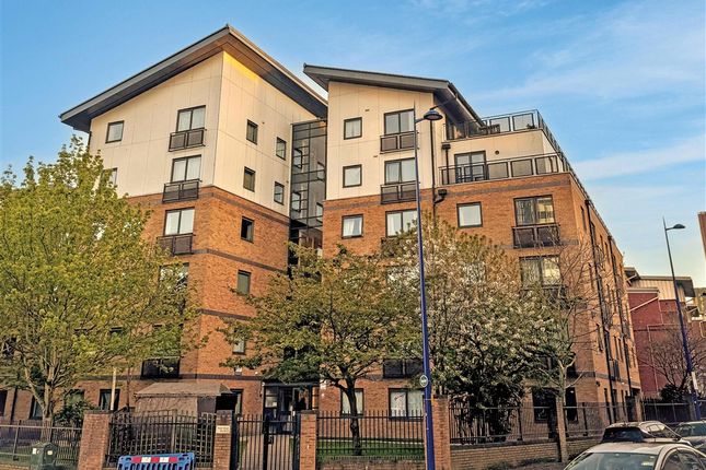 2 bed property, in Bishopsgate Street, £100,000