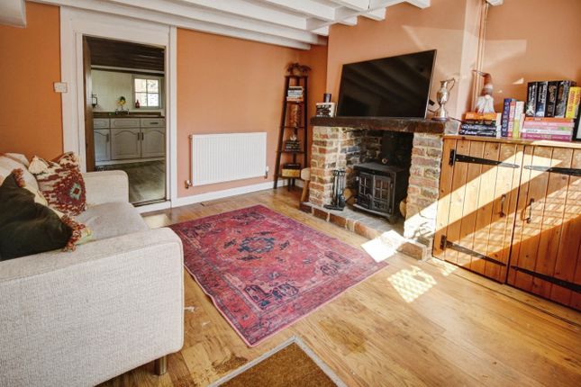 2 bed property, in Howland Road, £290,000