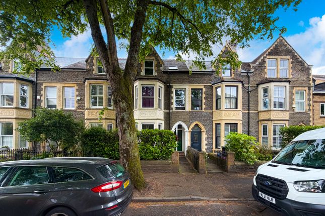 2 bed property, in Conway Road, £175,000