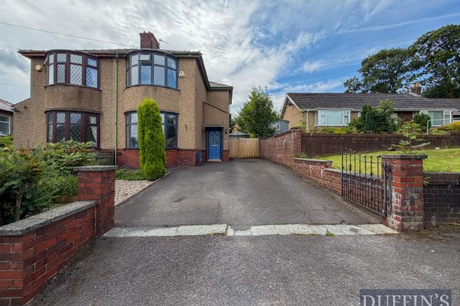 2 bed property, in Cravens Avenue, £189,950
