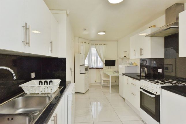 3 bed property, in Engaine Drive, £485,000