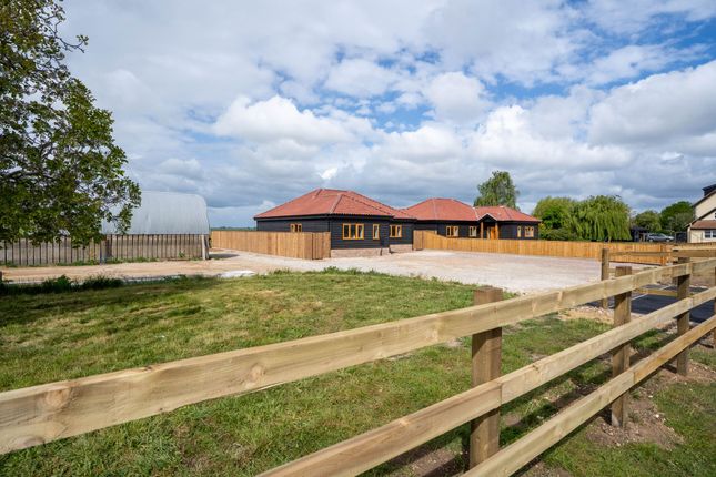 3 bed property, in Lynleigh Smithy Fen, £525,000