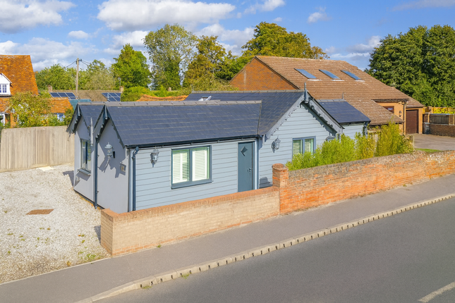 2 bed property, in Newton, £250,000