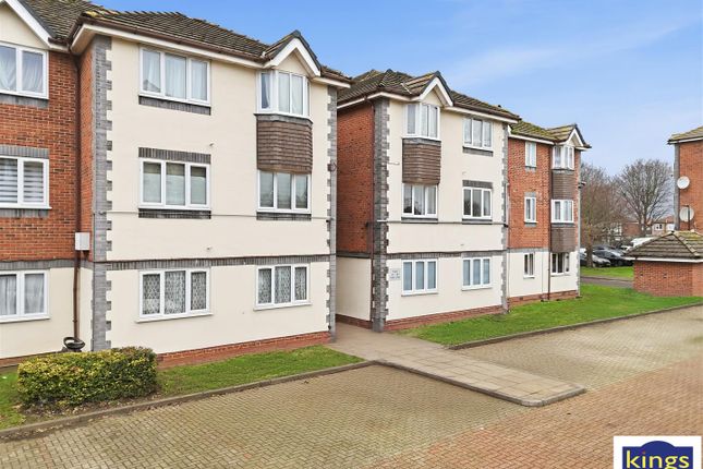 1 bed property, in Scotland Green Road, £190,000