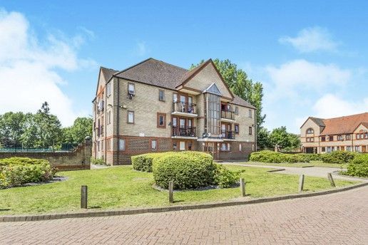 2 bed property, in Drake Crescent, £157,000