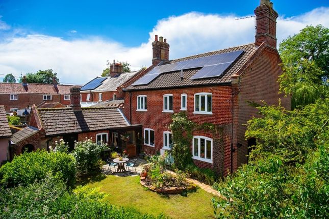 4 bed property, in School Lane, £575,000