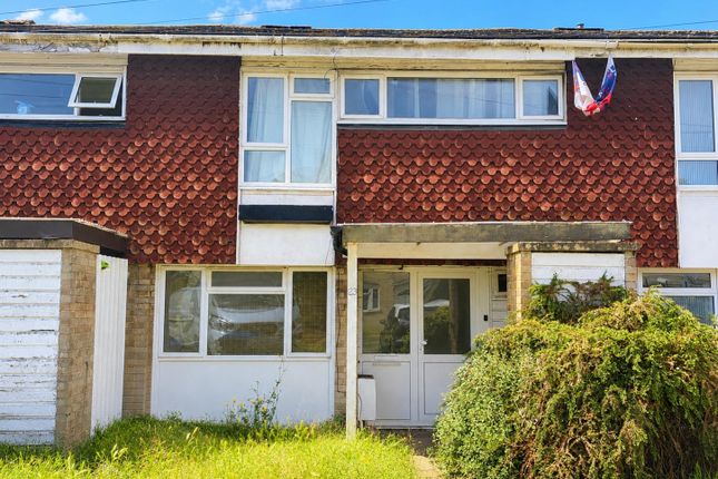 5 bed property, in Ashwood Road Englefield Green, £325,000
