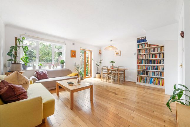 3 bed property, in Wellington Mews, £800,000