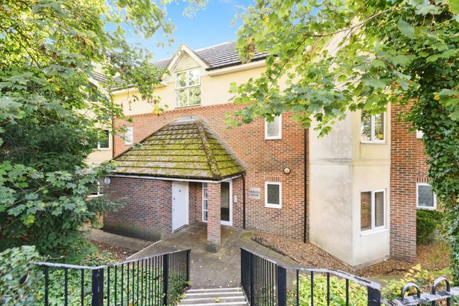 2 bed property, in St. Lukes Road, £245,000