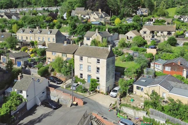 4 bed property, in Spring Lane, £600,000