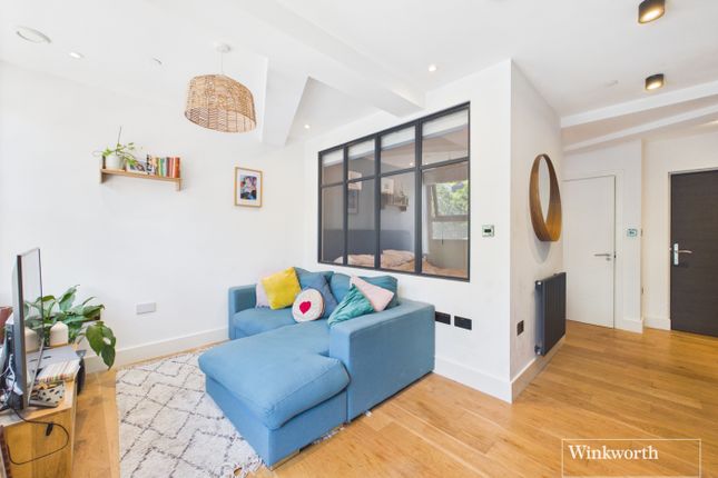 1 bed property, in Empire Way, £300,000