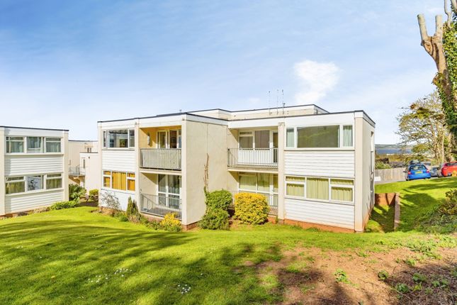 2 bed property, in Warren Road, £125,000