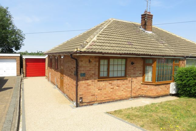 2 bed property, in Plumtree Avenue, £230,000