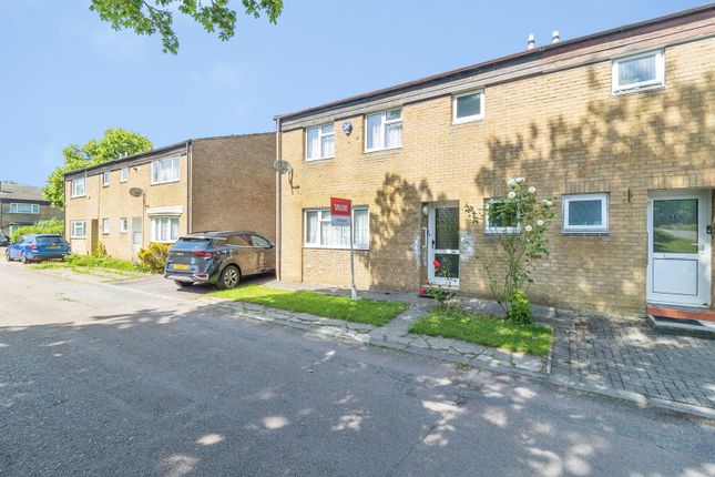 4 bed property, in Lamva Court, £300,000