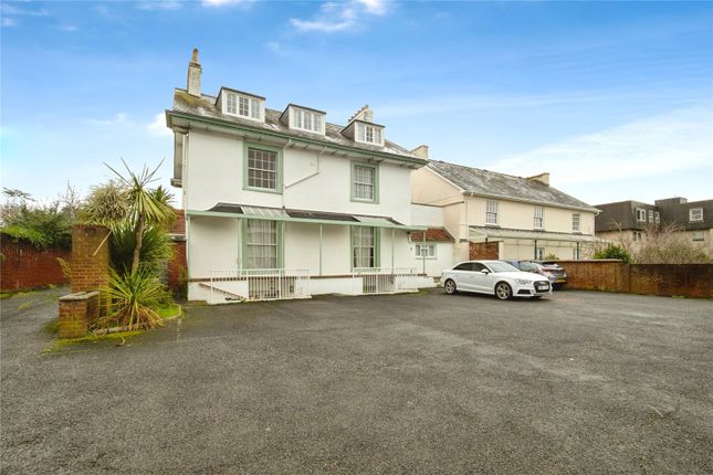1 bed property, in Fore Street, £140,000