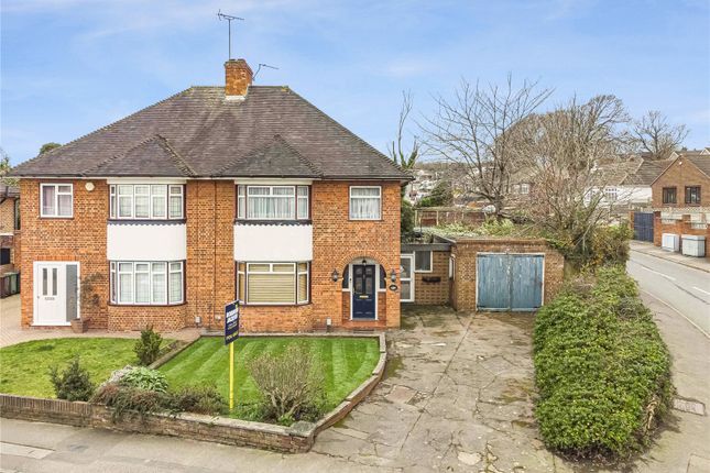 3 bed property, in Woodside Drive, £600,000