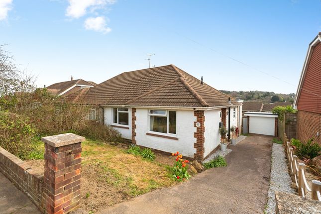 2 bed property, in Parham Road, £435,000