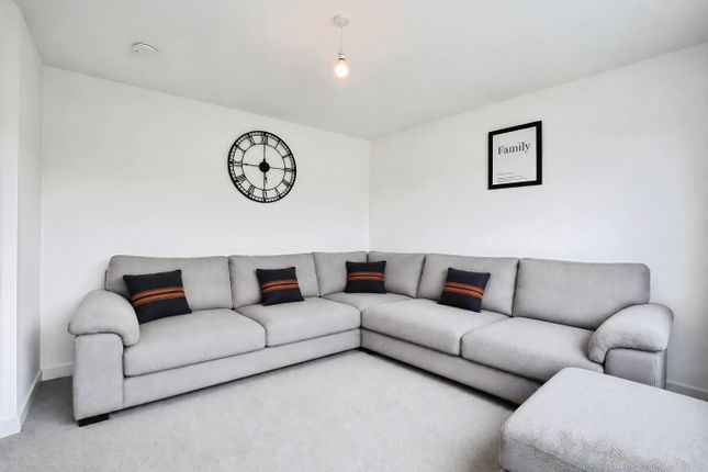 3 bed property, in Leggatston Road, £240,000
