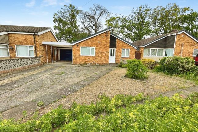 2 bed property, in Pinewood Drive, £220,000