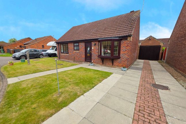2 bed property, in Mowbray Close, £199,950