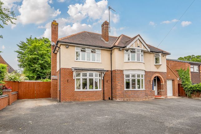 4 bed property, in St. Johns Avenue, £575,000