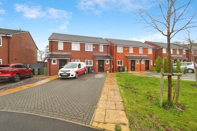 2 bed property, in Saxelby Close, £180,000