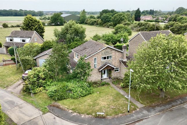 3 bed property, in Aspen Close, £350,000