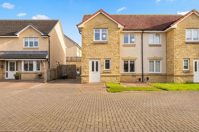 3 bed property, in Hare Moss View, £230,000