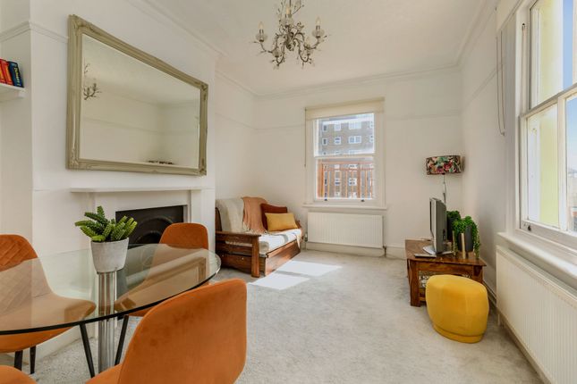 2 bed property, in Victoria Terrace, £280,000