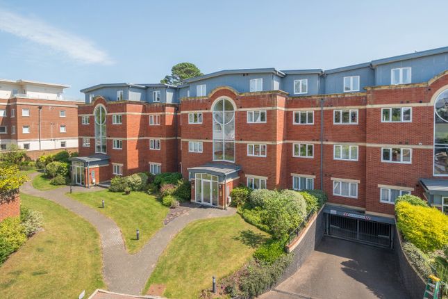 3 bed property, in Douglas Avenue, £525,000