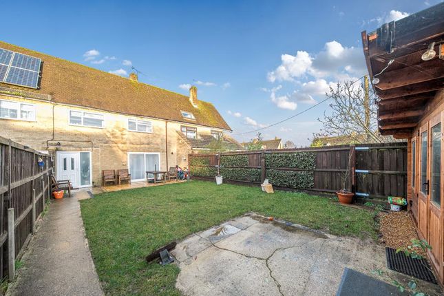 2 bed property, in Frethern Close, £325,000
