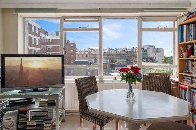 1 bed property, in Clifton Place, £395,000