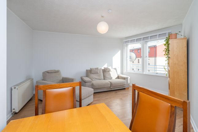 2 bed property, in Thorntree Street, £210,000
