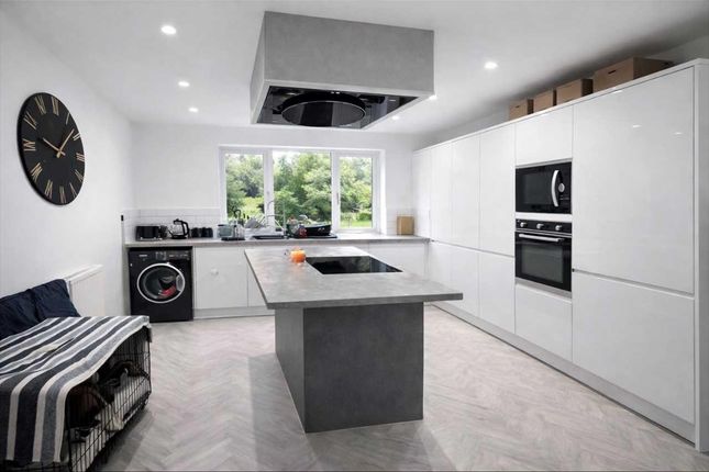 2 bed property, in Bakers Way, £129,995