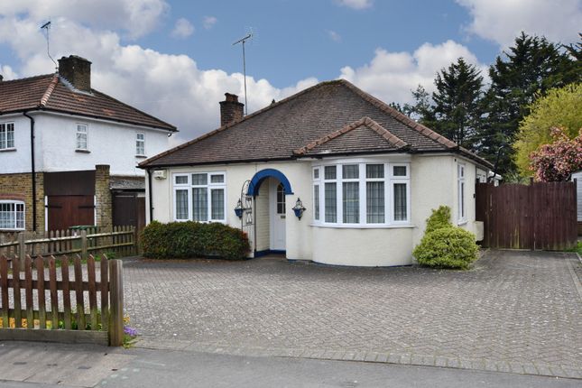 2 bed property, in Horseshoe Lane, £550,000