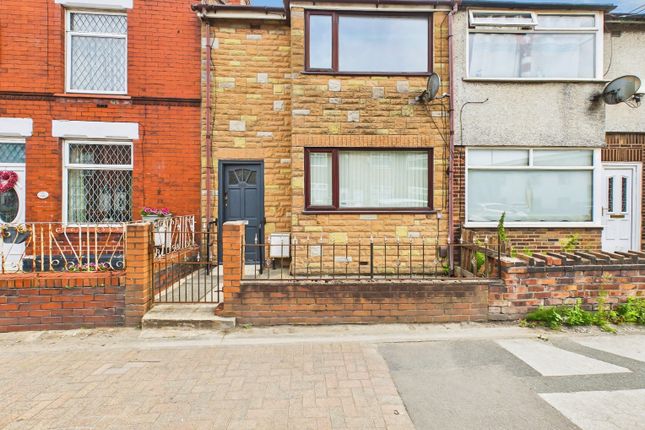 2 bed property, in Elephant Lane, £120,000