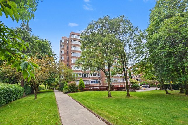Studio, in Flat 39, £70,000