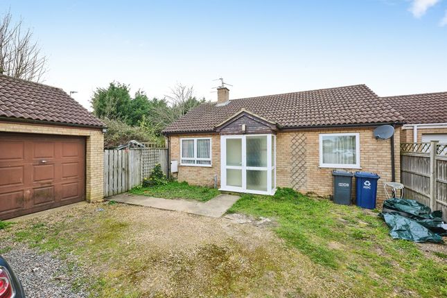 2 bed property, in Winston Way, £160,000