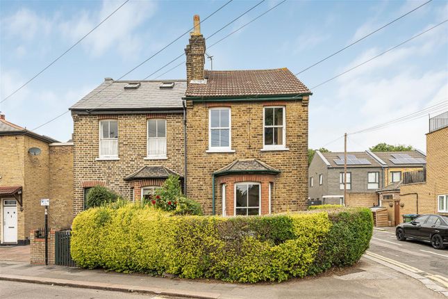 2 bed property, in Grove Road, £725,000
