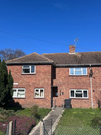 2 bed property, in Orchard Close, £165,000