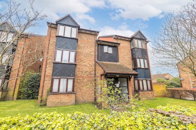1 bed property, in Hawthorne Crescent, £160,000
