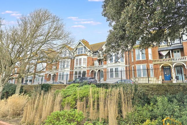 2 bed property, in Park Road, £190,000