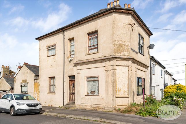 4 bed property, in Windmill Road, £425,000
