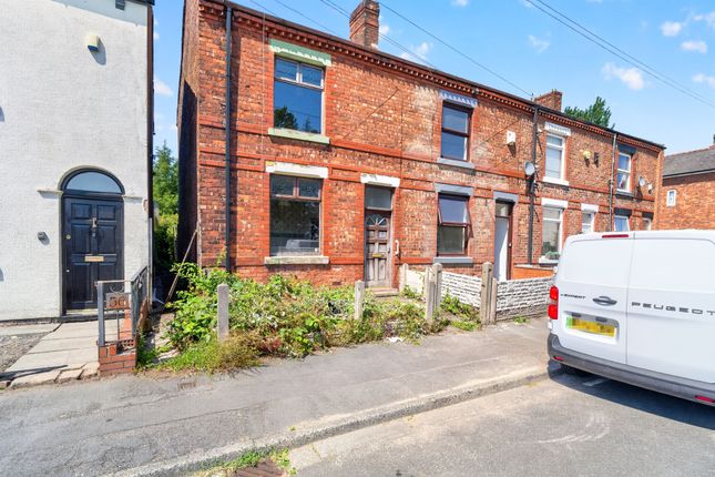 2 bed property, in 52 Victoria Road Platt Bridge, £29,000