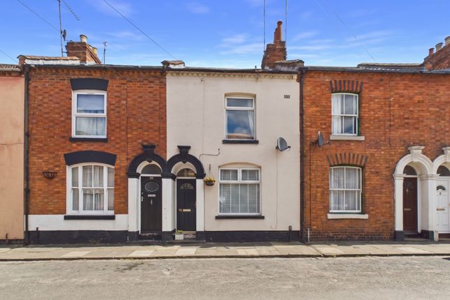 2 bed property, in Hunter Street, £200,000