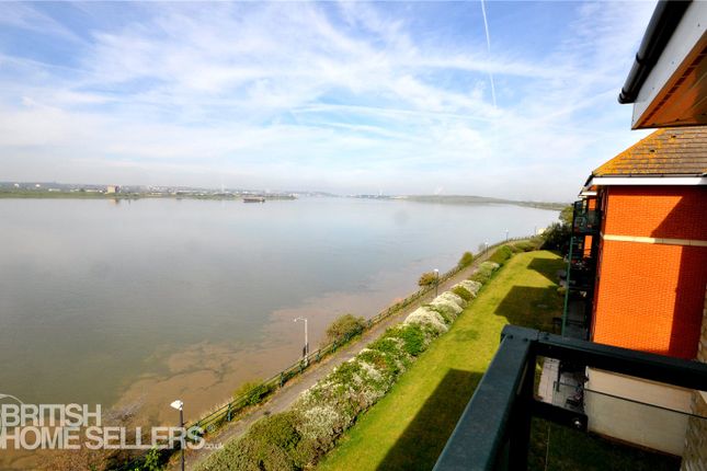 2 bed property, in Harrisons Wharf, £270,000