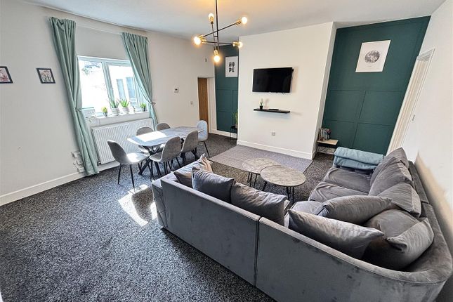 5 bed property, in Frederick Street South, £180,000