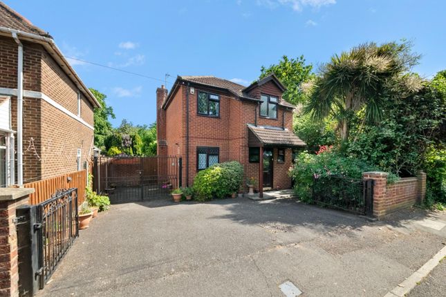 3 bed property, in Minet Drive, £535,000