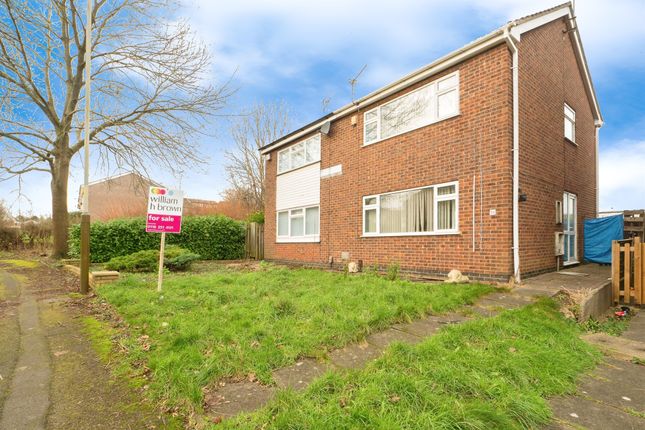 2 bed property, in Keepers Walk, £145,000