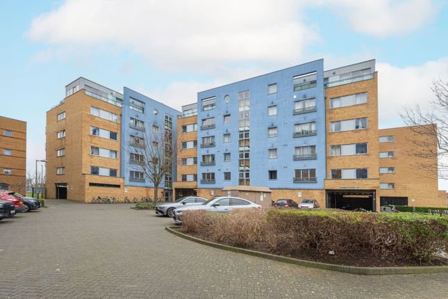 2 bed property, in Miles Close, £285,000